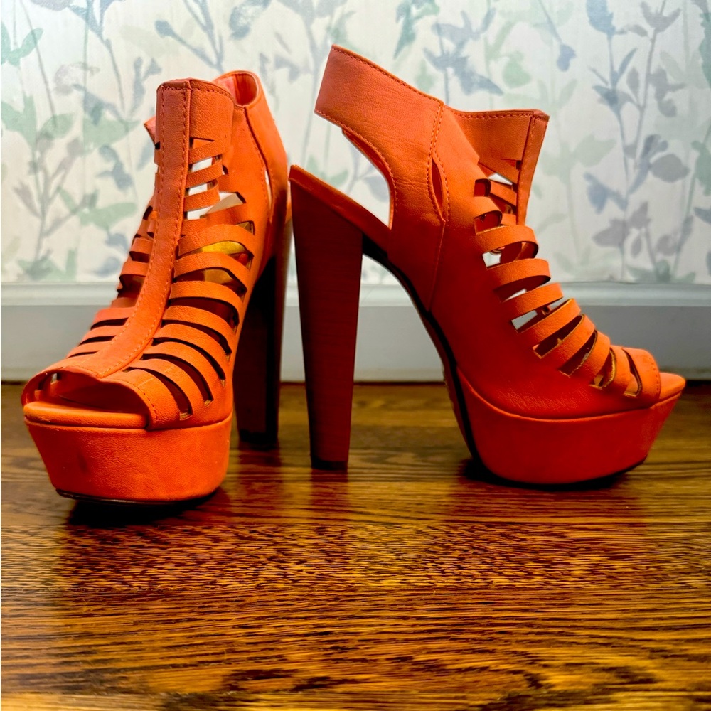 Super fun, laser cut, orange faux suede, platform high heels. Speed Limit 98.